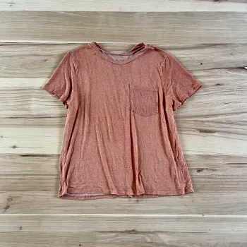 The classic orange blush knit T-shirt