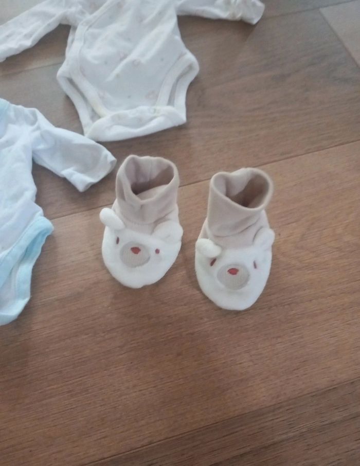 Lot vêtements préma et naissance - photo numéro 7
