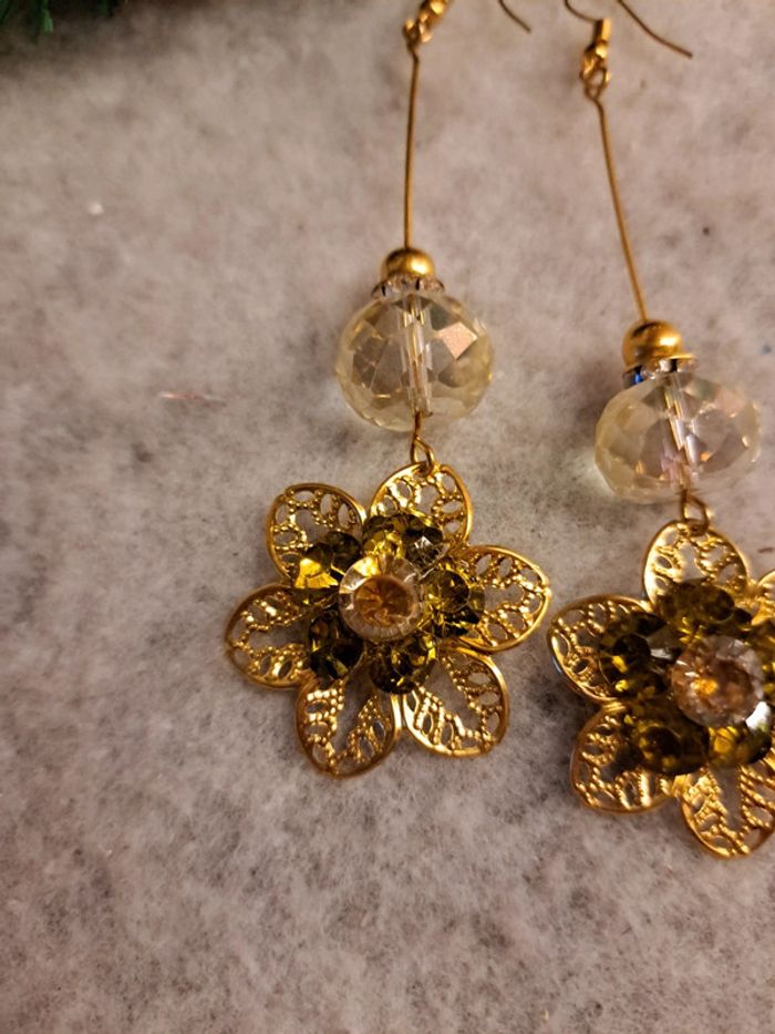 Boucles d'oreilles pendante avec strass vert kakie - photo numéro 9