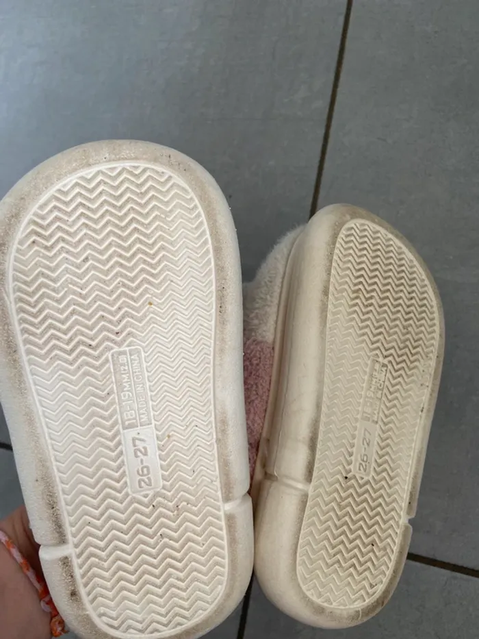 Chaussons pantoufles enfant fille taille 26-27 pattes chats - photo numéro 3