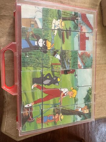 Dujardin valise valisette coffret rouge de 24 cubes Caroline et ses amis Pierre Probst France Jouets