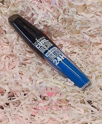 Mascara bleu
