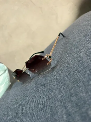 Paires de lunettes de soleil