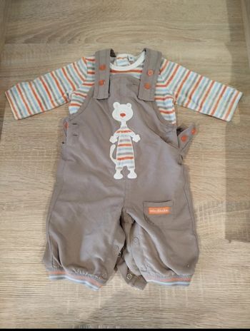 Salopette et pull 3 mois