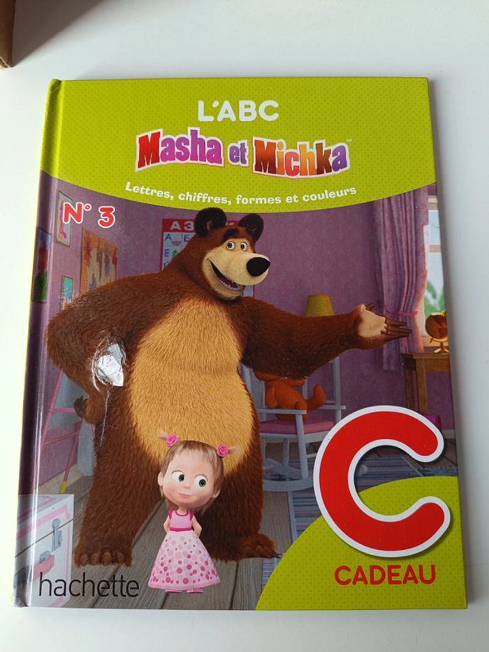livre l'ABC masha et michka