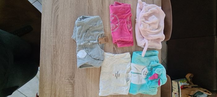 Lot pyjamas + peignoir fille 3 ans