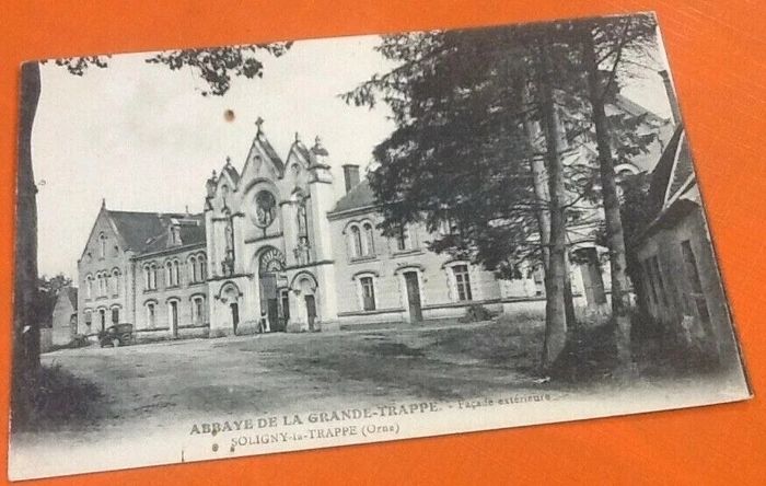 Carte postale ancienne Soligny-La-Trappe (Orne) Abbaye de La Grande-Trappe Façade extérieure - photo numéro 2