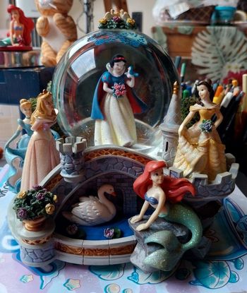 Snowglobe disney disneyland Paris musical princesses