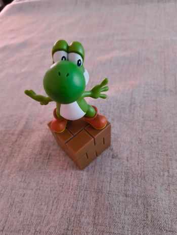 Figurine yoshi