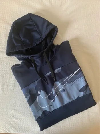 Sweat à capuche Nike bleu marine avec camouflage bleu