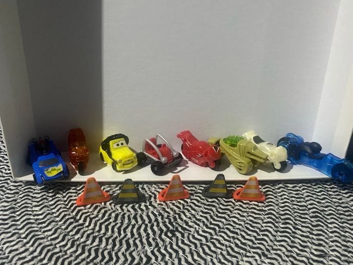 Figurines petites voitures