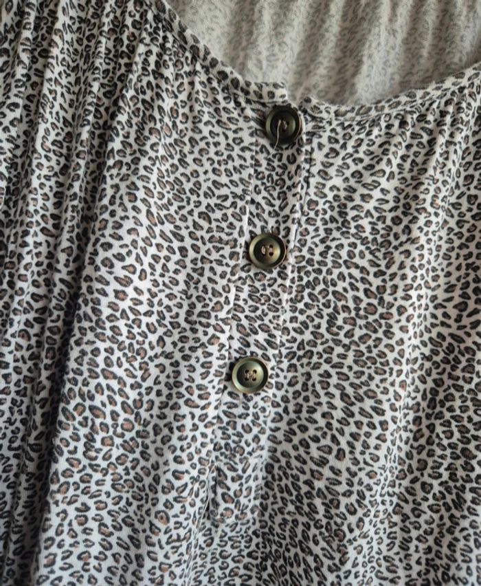 🌴 Belle blouse motif léopard tu 🌴4 - photo numéro 2
