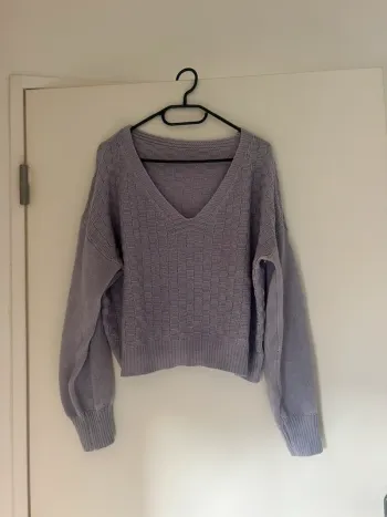 Joli pull violet neuf taille L