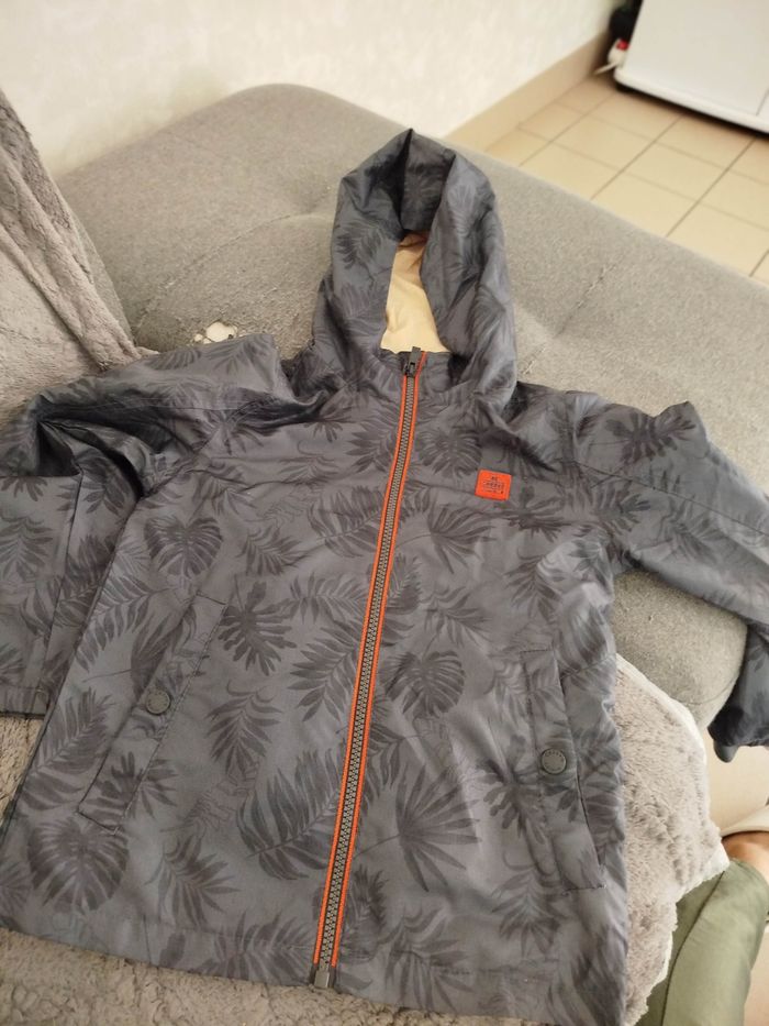 Blouson creeks Coupe vent fille taille  8 ans . Creeks. Très bon état