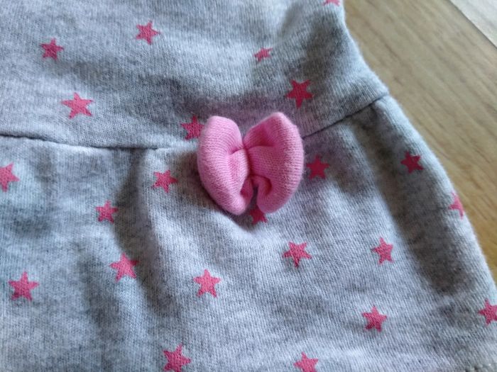 Jolie petite robe grise avec des étoiles roses ⭐Bougli Bougla. Bébé 6 mois - photo numéro 4