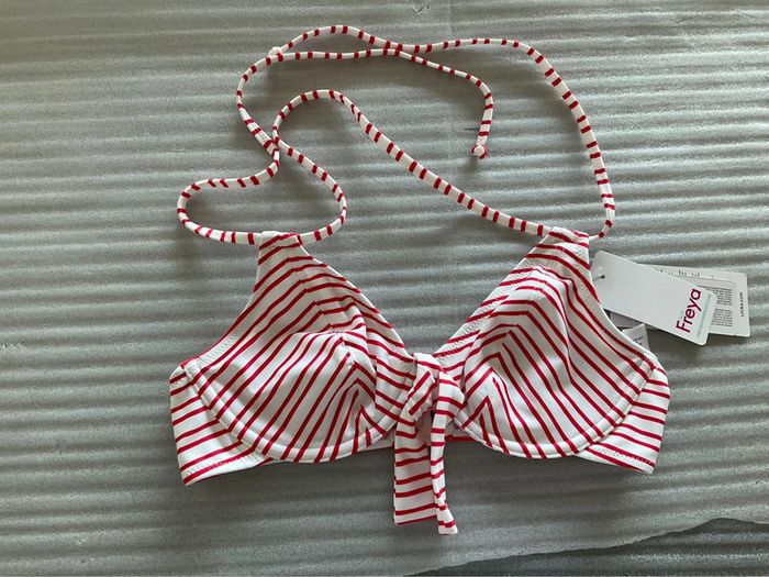 Haut maillot rouge et blanc Freya neuf