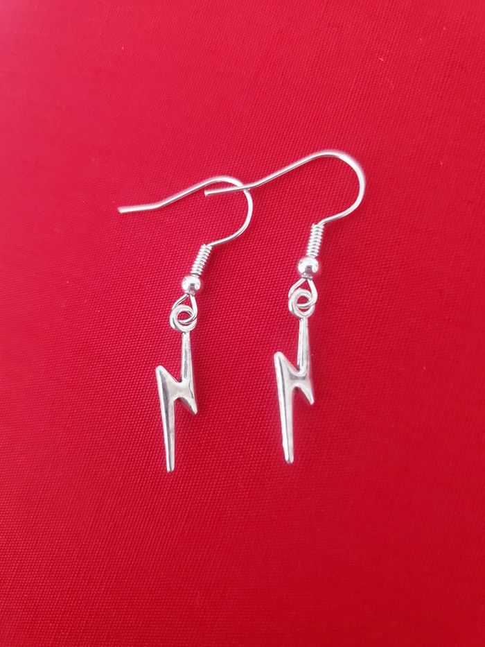 Boucles d'oreilles pendante argenté eclair foudre flash