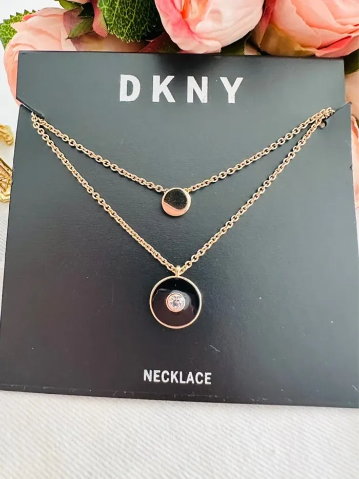 🔘Collier DKNY authentique double chaîne, minimaliste chic, logo et cristal - photo numéro 2