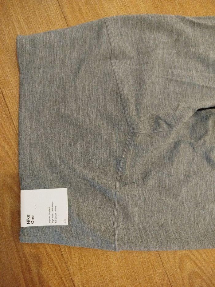 Legging gris Nike taille S - photo numéro 4