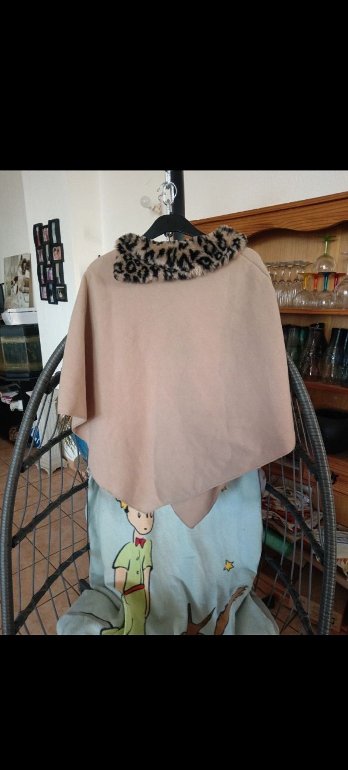 Très beau poncho en excellent état - photo numéro 5