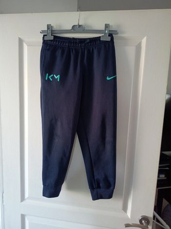 Jogging NIKE taille 10 12 ans 137-147