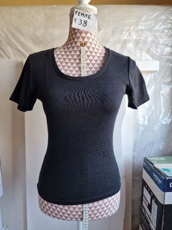 Tee-shirt, noir,neuf à juste été lavé, longueur 53cm, en coton, marque Esmara =4.5€