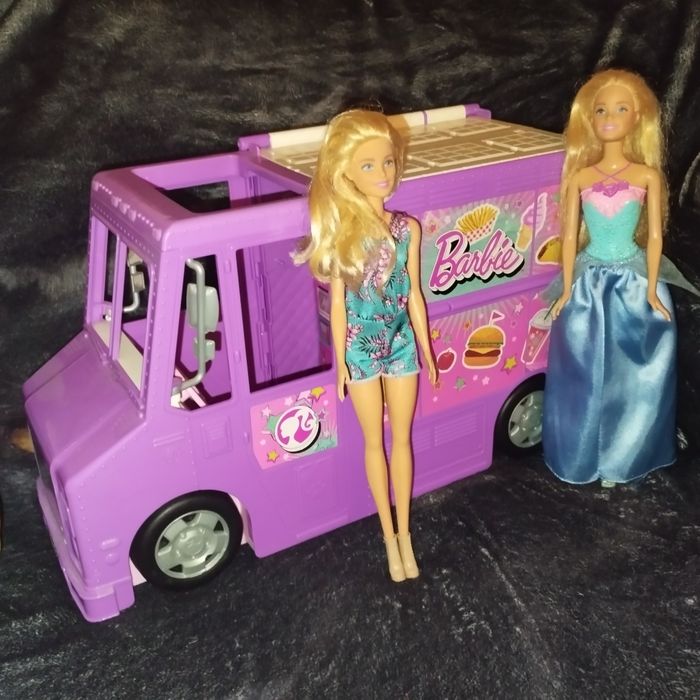 Fast food  barbie avec barbies