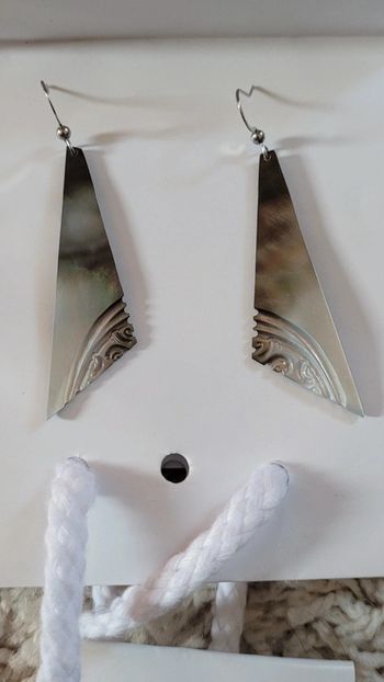 Boucles d'oreilles pendantes en nacre