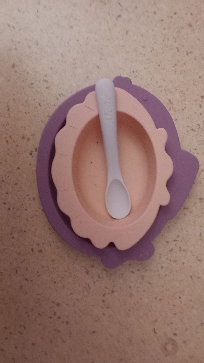 Assiette en silicone avec sa cuillère neuf