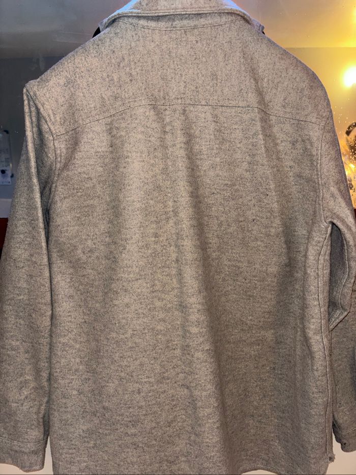 Sur chemise beige - photo numéro 2