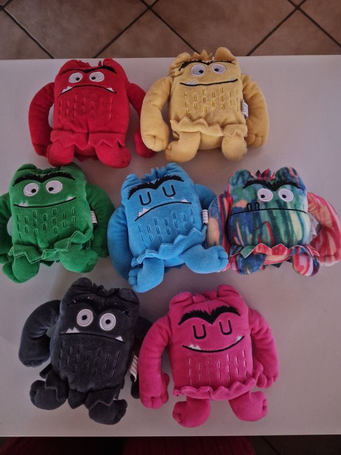 Peluches monstres des émotions