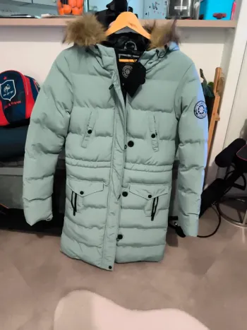 Magnifique parka neuve