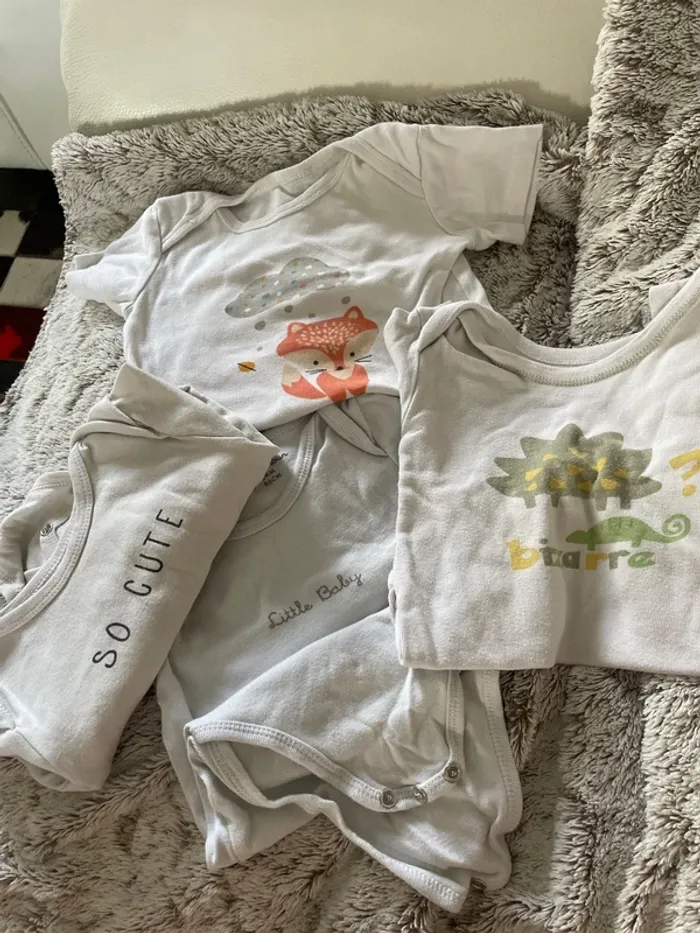 Lot 4 bodies manche courte