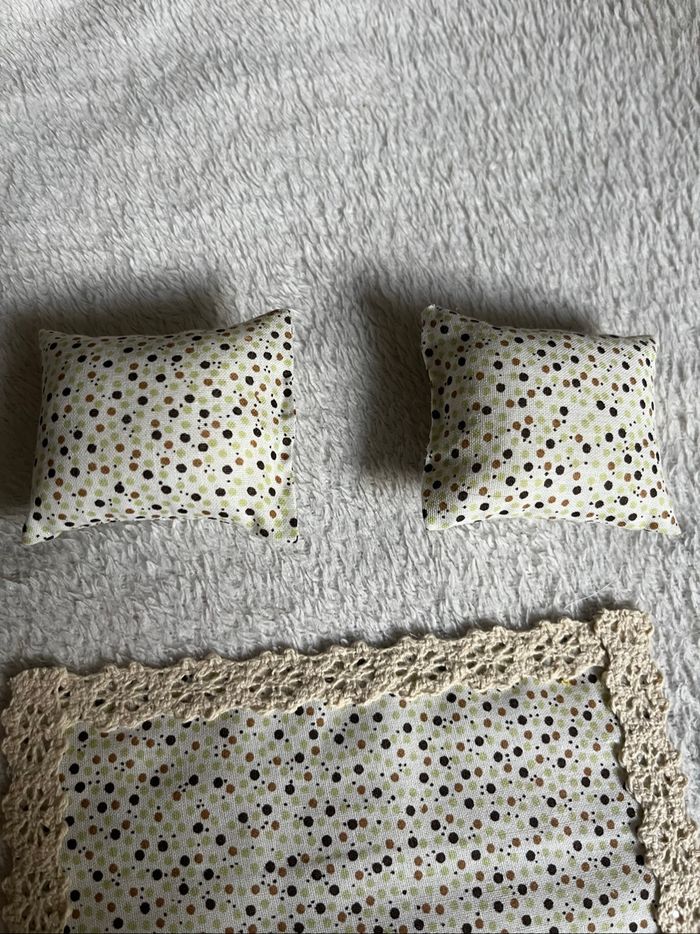 Tapis et coussins pour barbie Neuf - photo numéro 3