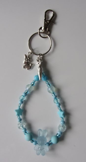 Porte clé ou Déco de sac à main lapin givré Bleu