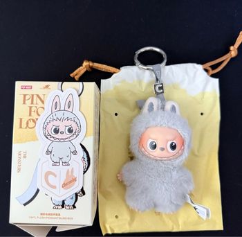 Labubu pin for love lettre C