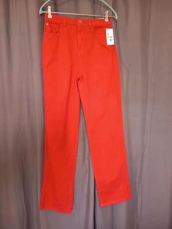 Jeans rouge femme. Marque Pimkie.
