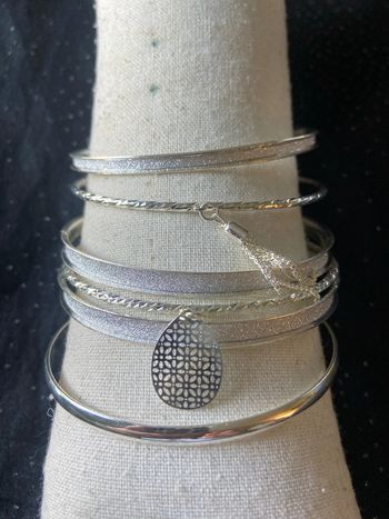 Lot bracelets argentés blanc pailletés