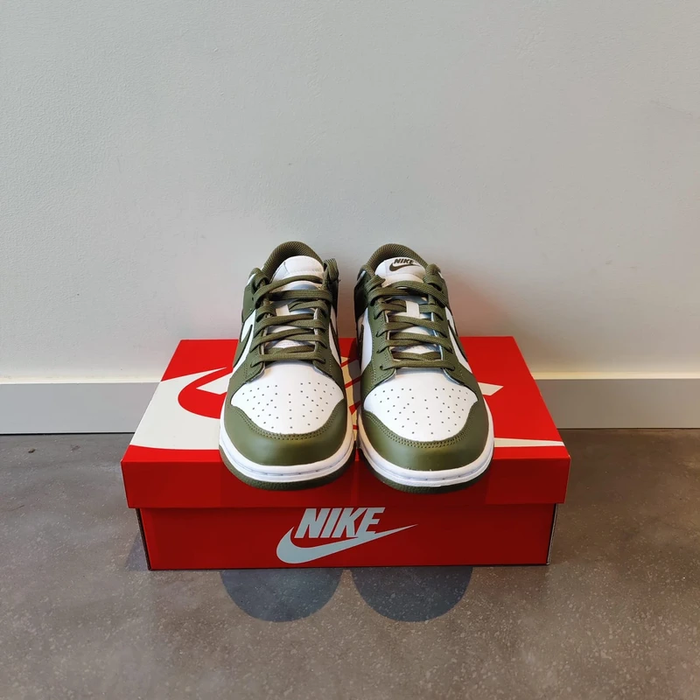 Nike Dunk "Medium Olive taille 38.5 - photo numéro 3
