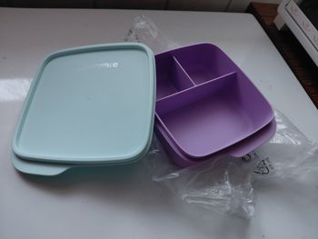 Tupperware lunch box assiette carré a compartiment violet