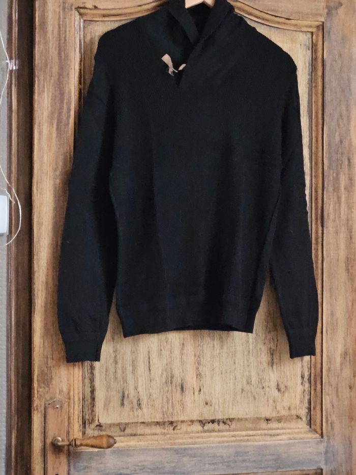 Pull noir - photo numéro 4