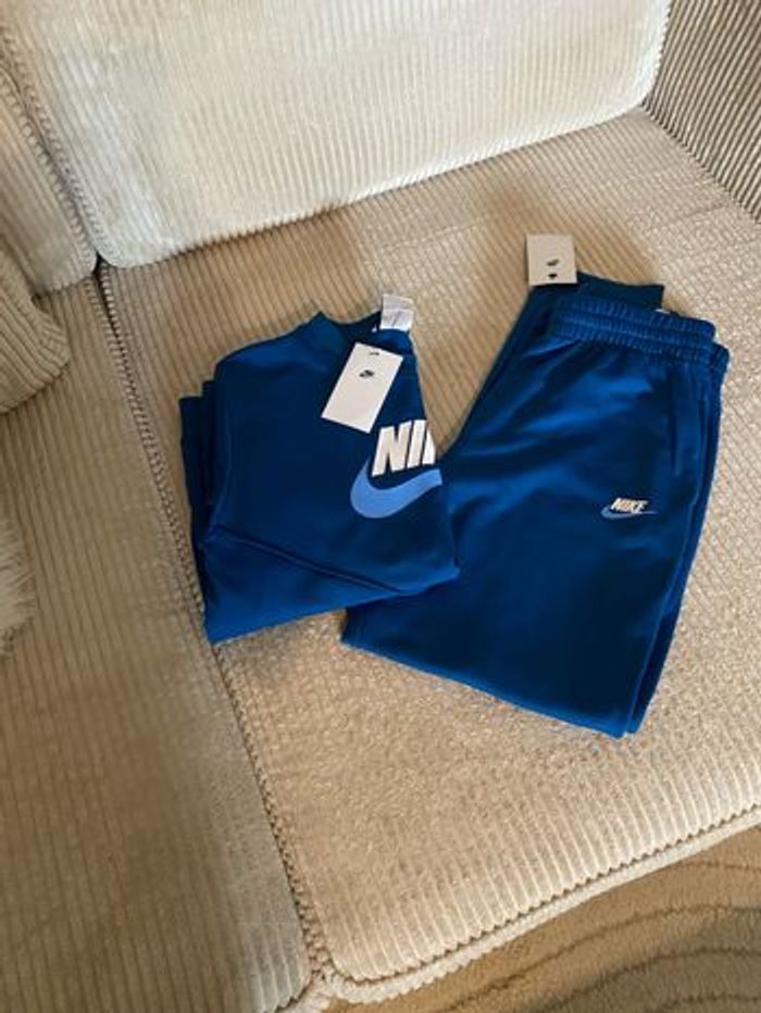 Ensemble nike