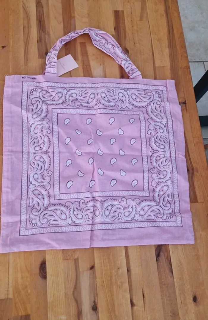 Sac en tissus Saison Nandi motif bandanas rose  neuf - photo numéro 3