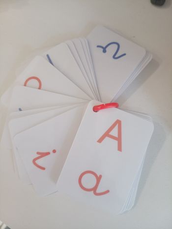 Carte alphabet en majuscules et cursives