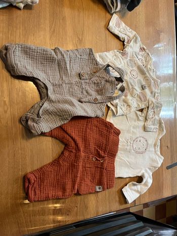 Lot vêtements naissance et 1 mois garçon