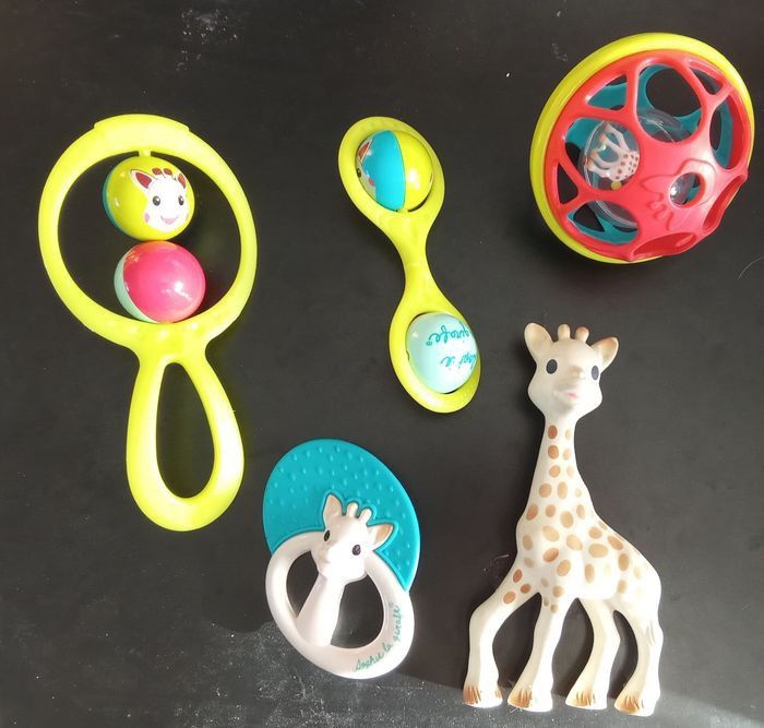 Lot de jouets sensoriesl, premier âge Sophie la girafe, hochet  textures, anneau de dentition, balle sensorielle