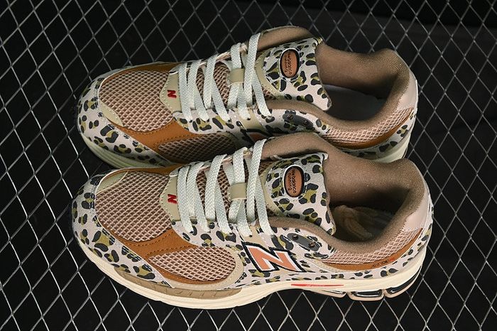 Baskets New balance 2002r Taille 37 / neuves - photo numéro 2