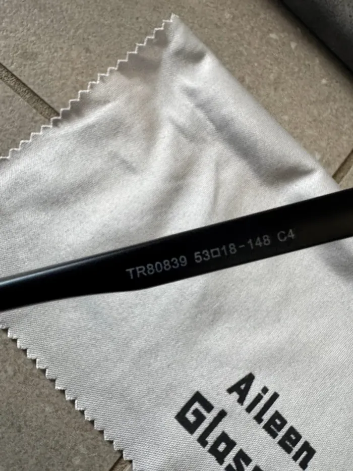 Montures de lunettes, neuve, - photo numéro 3