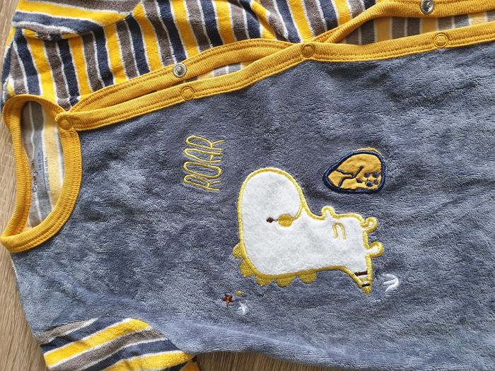 Pyjama 6 mois - photo numéro 2