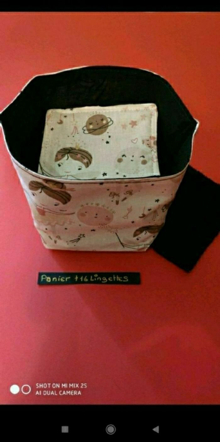 16 lingettes lavables et son panier neuf.....